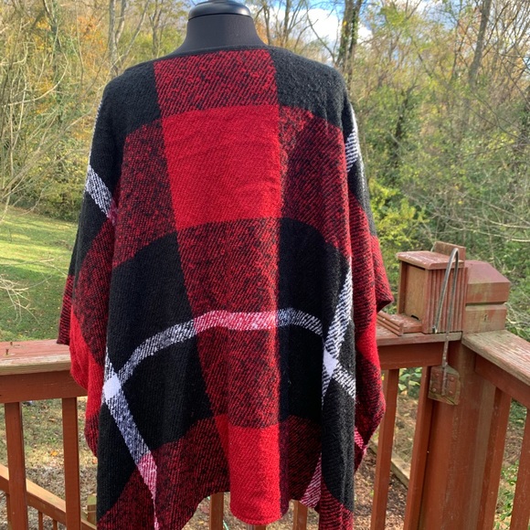 Red Plaid Poncho - Picture 5 of 9